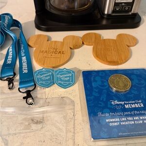 Disney Vacation Club Member Badge Set - Aulani.